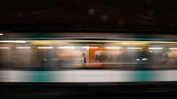 3 phrasal verbs para hablar de movimiento en inglés