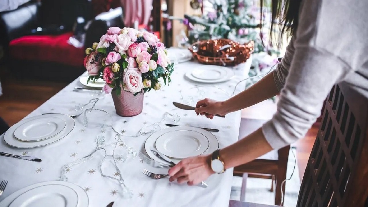 SIGNIFICADO BRING TO THE TABLE INGLÉS - YouTalk TV Plus
