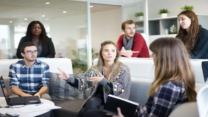 6 phrasal verbs en inglés útiles en el trabajo